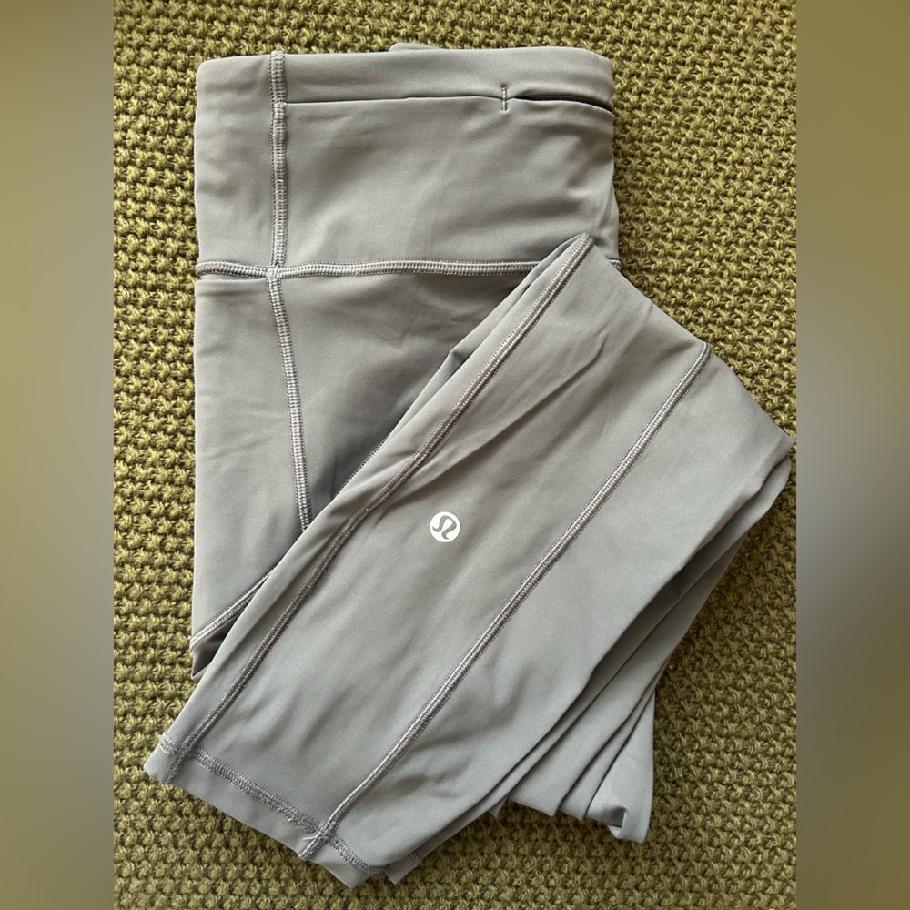 Lululemon Gray Leggings (size 8) with pockets